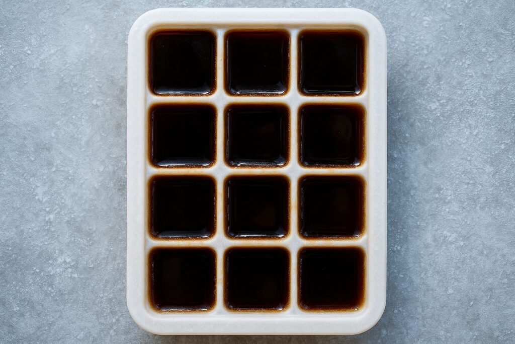 Coffee Ice Cubes, coffee recipe, quick coffee recipes, coffee culture, coffee rituals, coffee lifestyle, coffee love, brew coffee, iced coffee hacks, summer coffee trend, Jannes Punita blog, coffee utility hacks